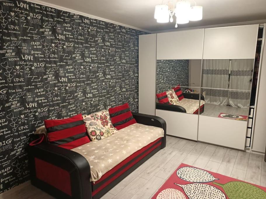 Private Room Near 3 Min Metrou Crangasi, 40 M2 Bukarest Eksteriør billede