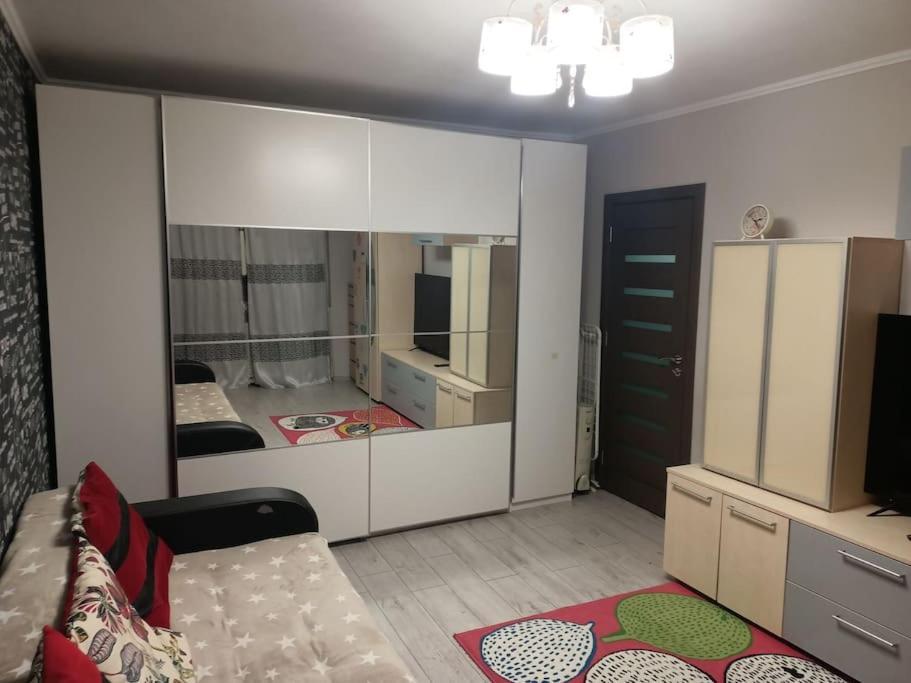 Private Room Near 3 Min Metrou Crangasi, 40 M2 Bukarest Eksteriør billede