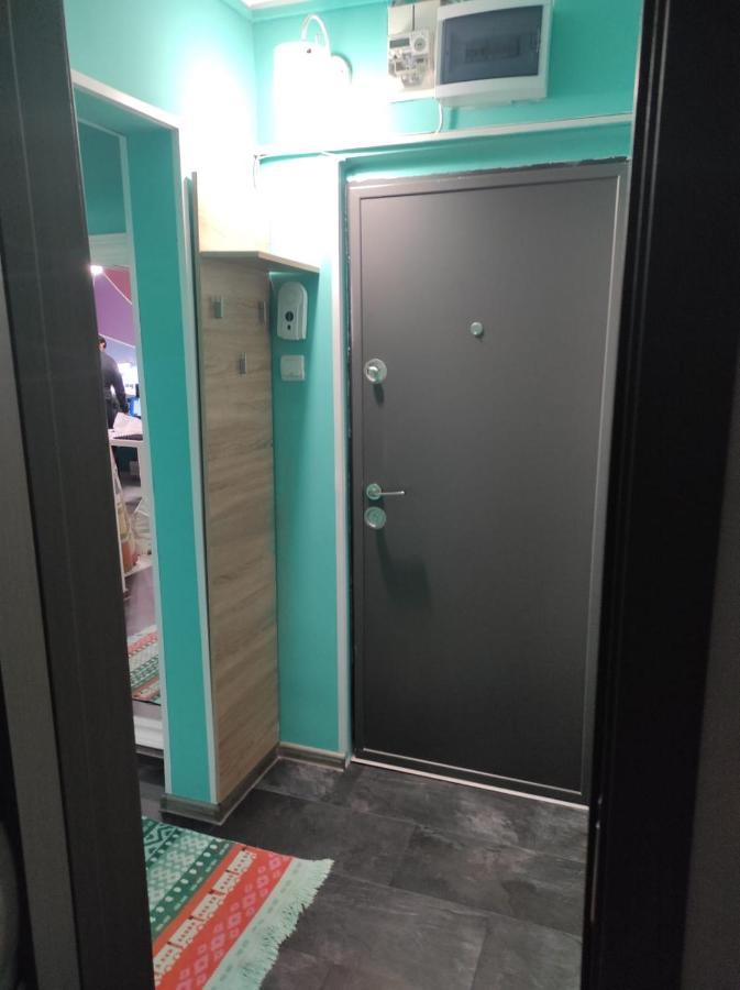 Private Room Near 3 Min Metrou Crangasi, 40 M2 Bukarest Eksteriør billede