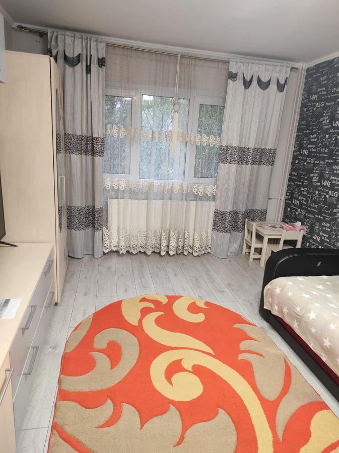 Private Room Near 3 Min Metrou Crangasi, 40 M2 Bukarest Eksteriør billede