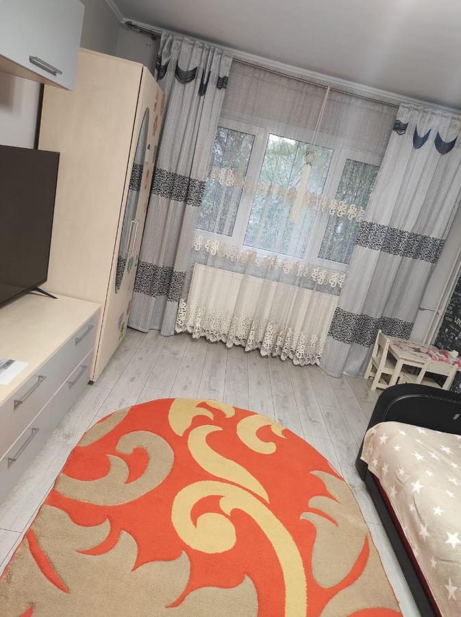 Private Room Near 3 Min Metrou Crangasi, 40 M2 Bukarest Eksteriør billede